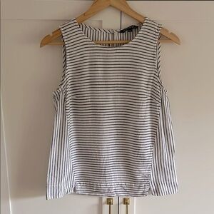 Charlies B. White Linen Blend Striped (Blue/Black) Tank Top Size Small